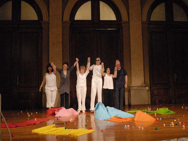 Danzaterapia - Insegnante con tutto il gruppo